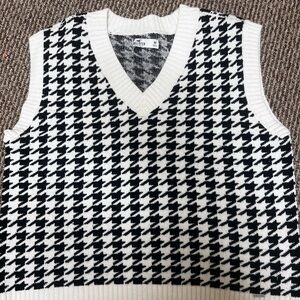 Hollister Monochrome Knit Vest
